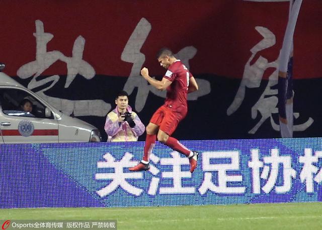 你等真想拜我为尊？范临渊带头，八人齐呼道：在下愿一生俯首，拜叶大师为尊。